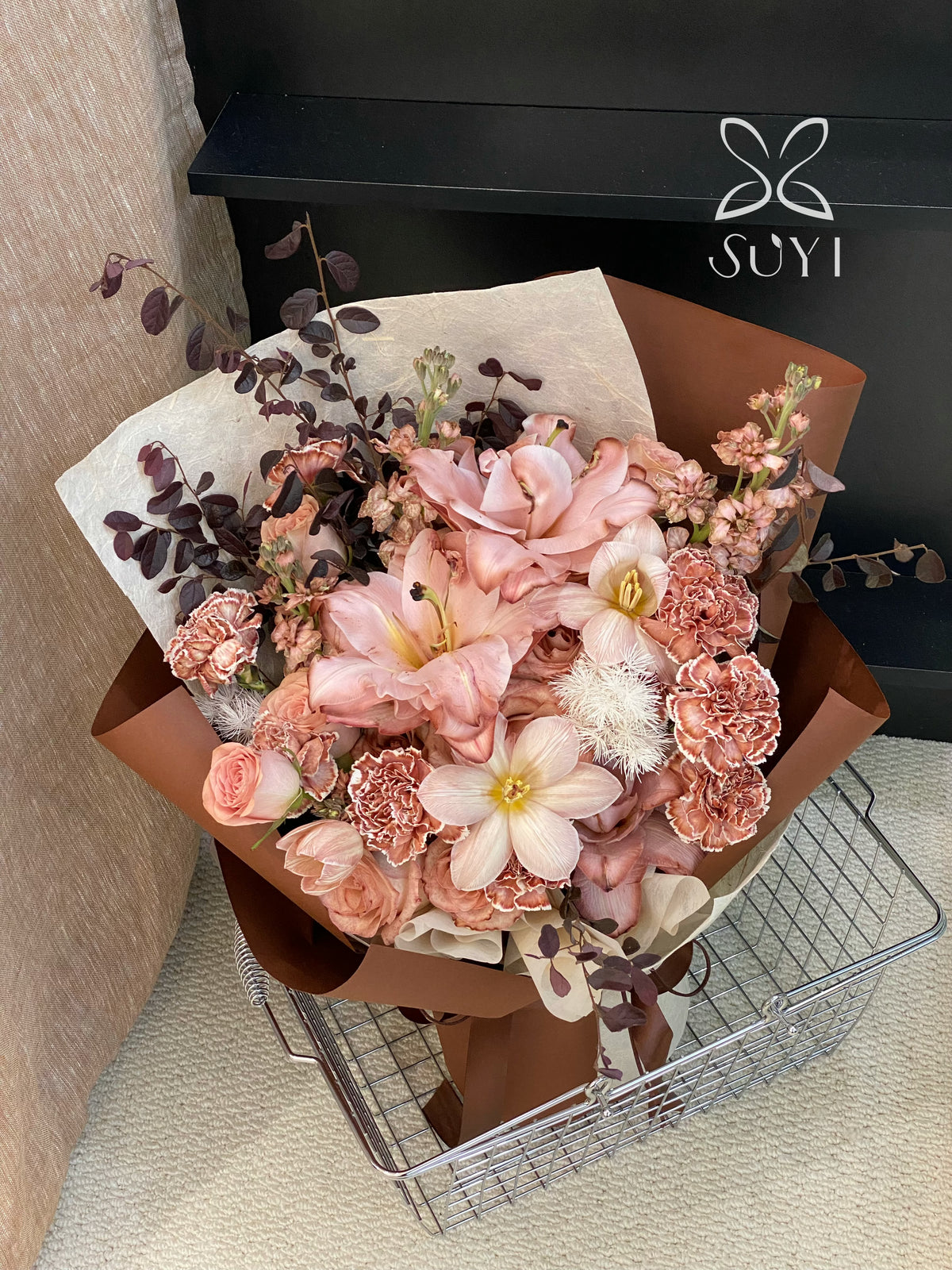 Mocha Whisper Lily Mixed Vintage Blooms｜FL-103