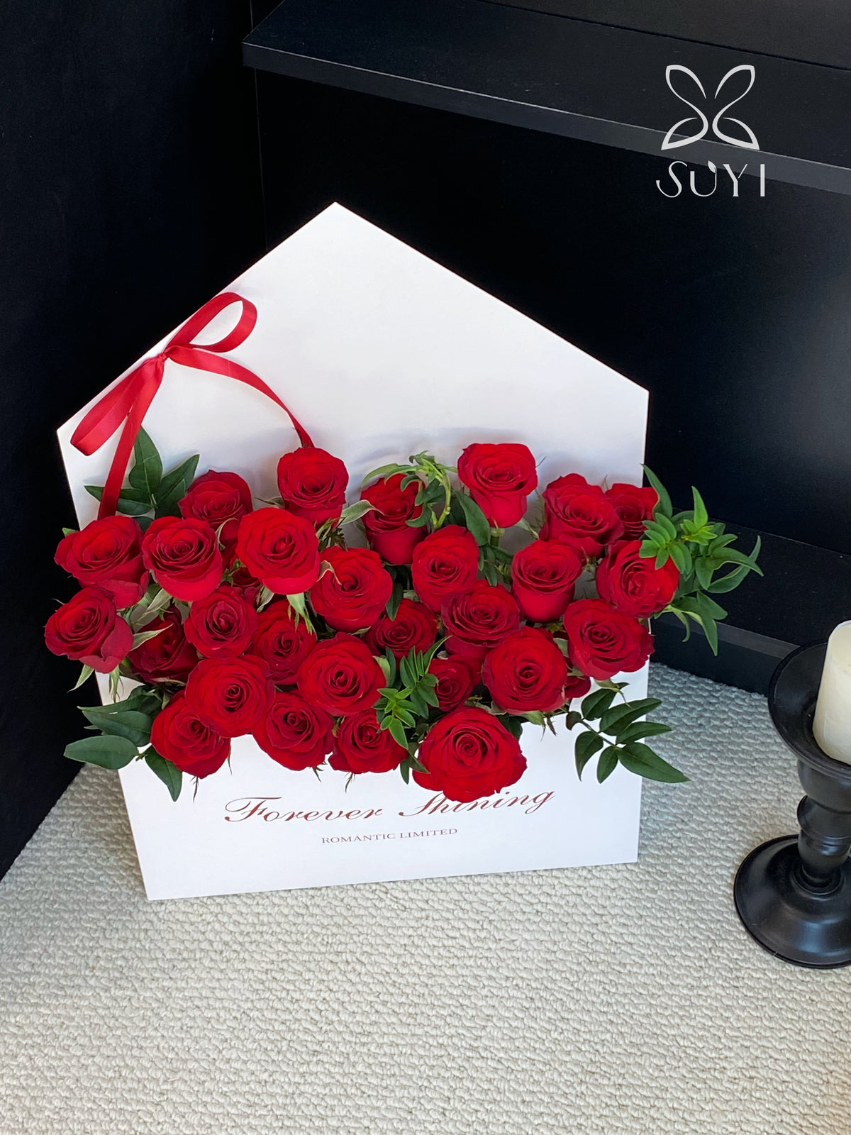 Crimson Whisper Red Rose Envelope Bouquet｜FL-107